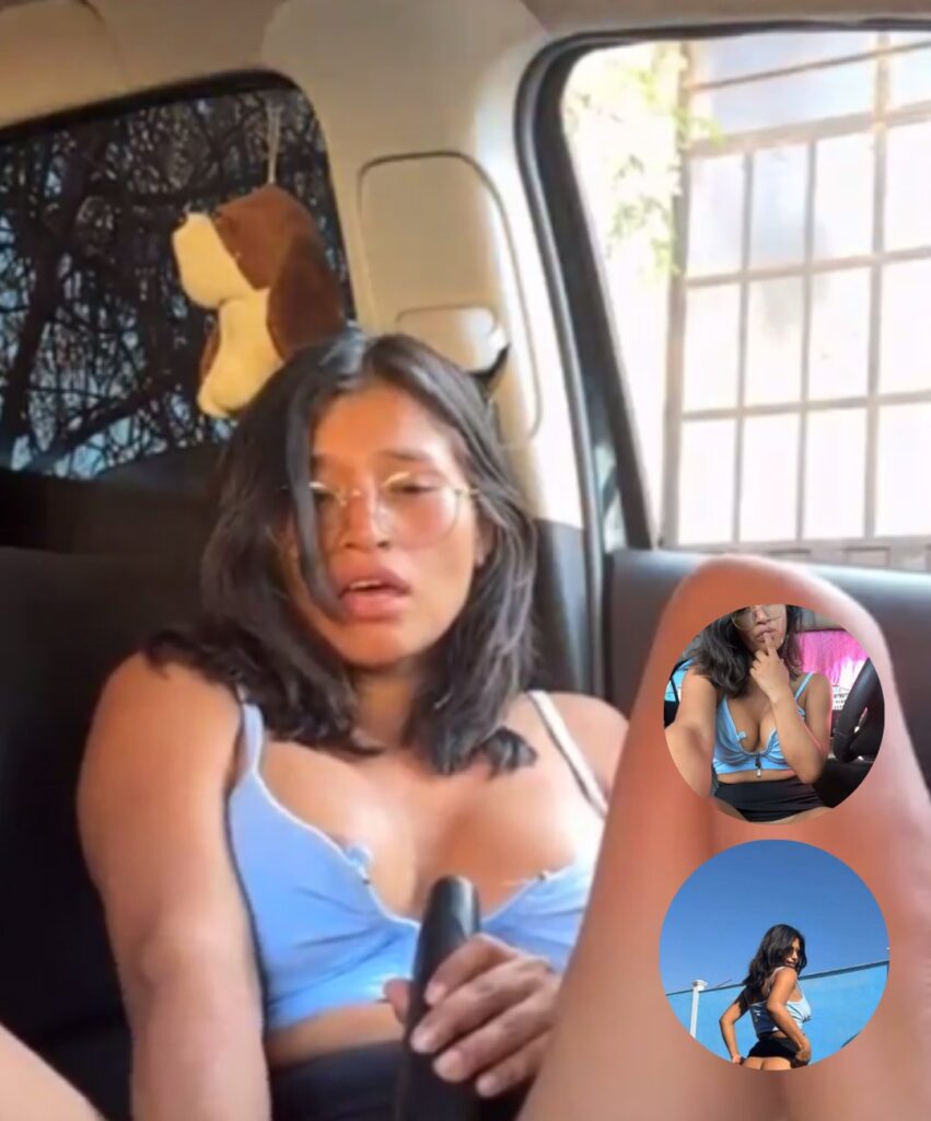 chica en auto